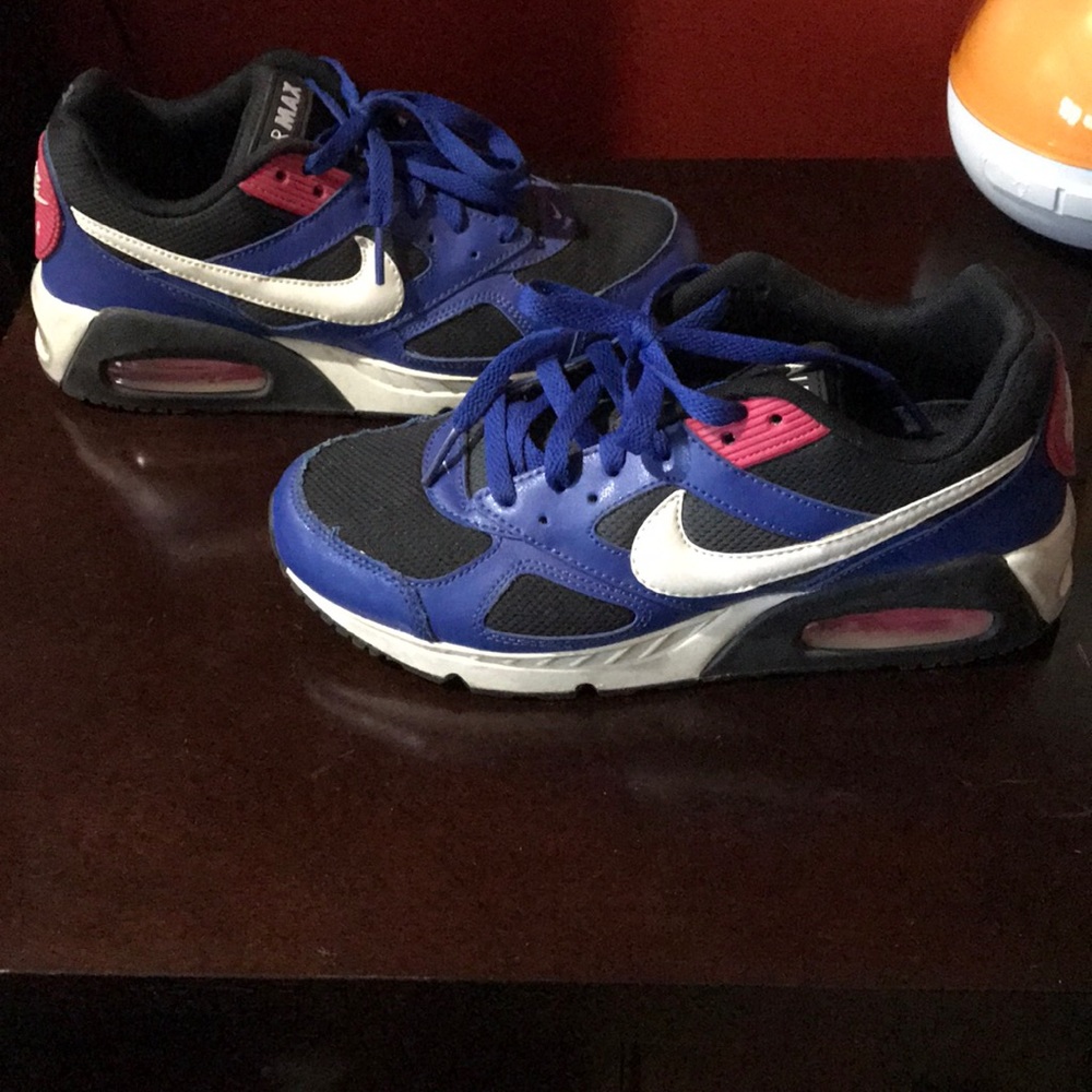 Blue, pink and white Airmax. Worn a few times.